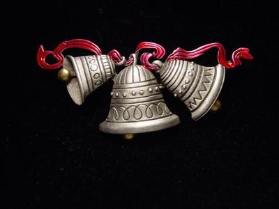 ''JJ'' Jonette Jewelry Silver Pewter 'Three CHRISTMAS Bells Ringing' Pin