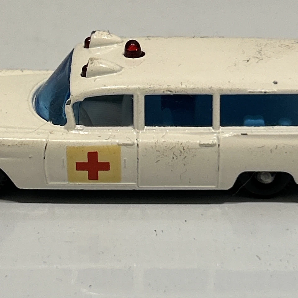 Ambulancia Cadillac No.54 Lesney England Matchbox Coche De Colección Camión Metal Juguete Antiguo Foto 4 de 4