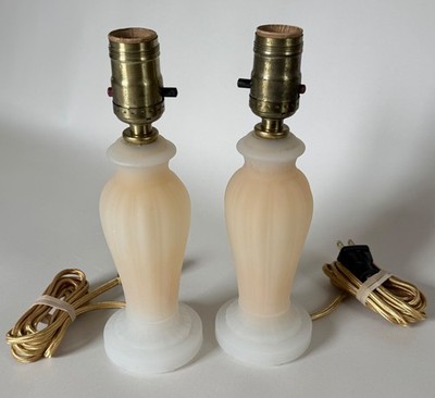 VERY NICE PAIR of 1937 VINTAGE ALADDIN G153 MOONSTONE BOUDOIR LAMPS