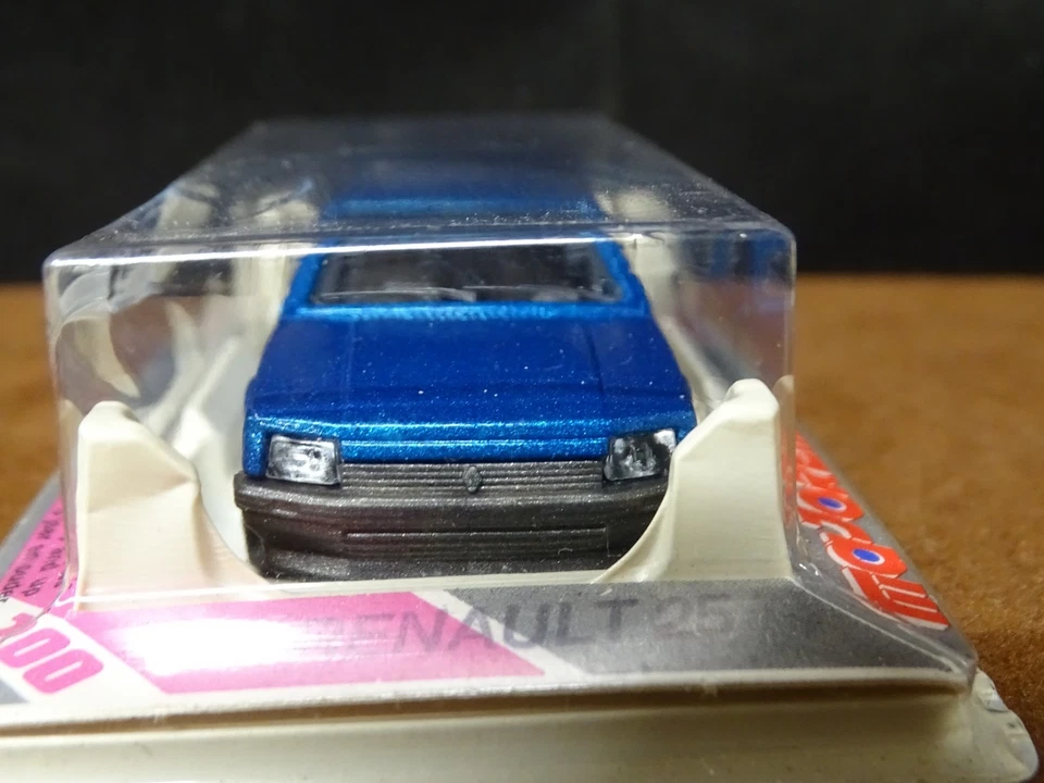 RENAULT 25 AÑOS 80 AZUL; MUY INUSUAL NUEVO STOCK ANTIGUO HECHO EN FRANCÉS MAJORETTE DIECAST Foto 3 de 4
