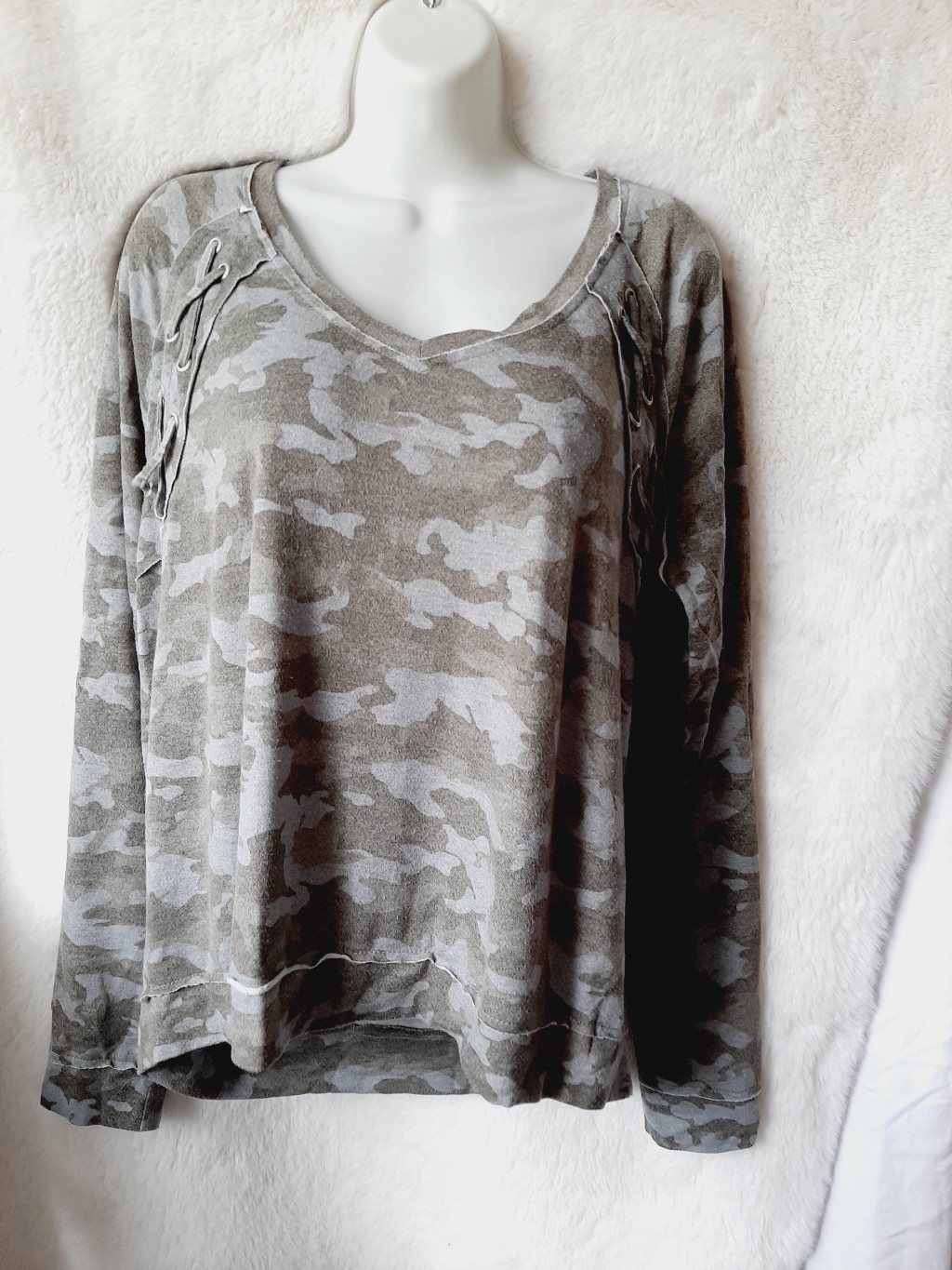 Mudd medium camouflage pullover super soft sweats… - image 1