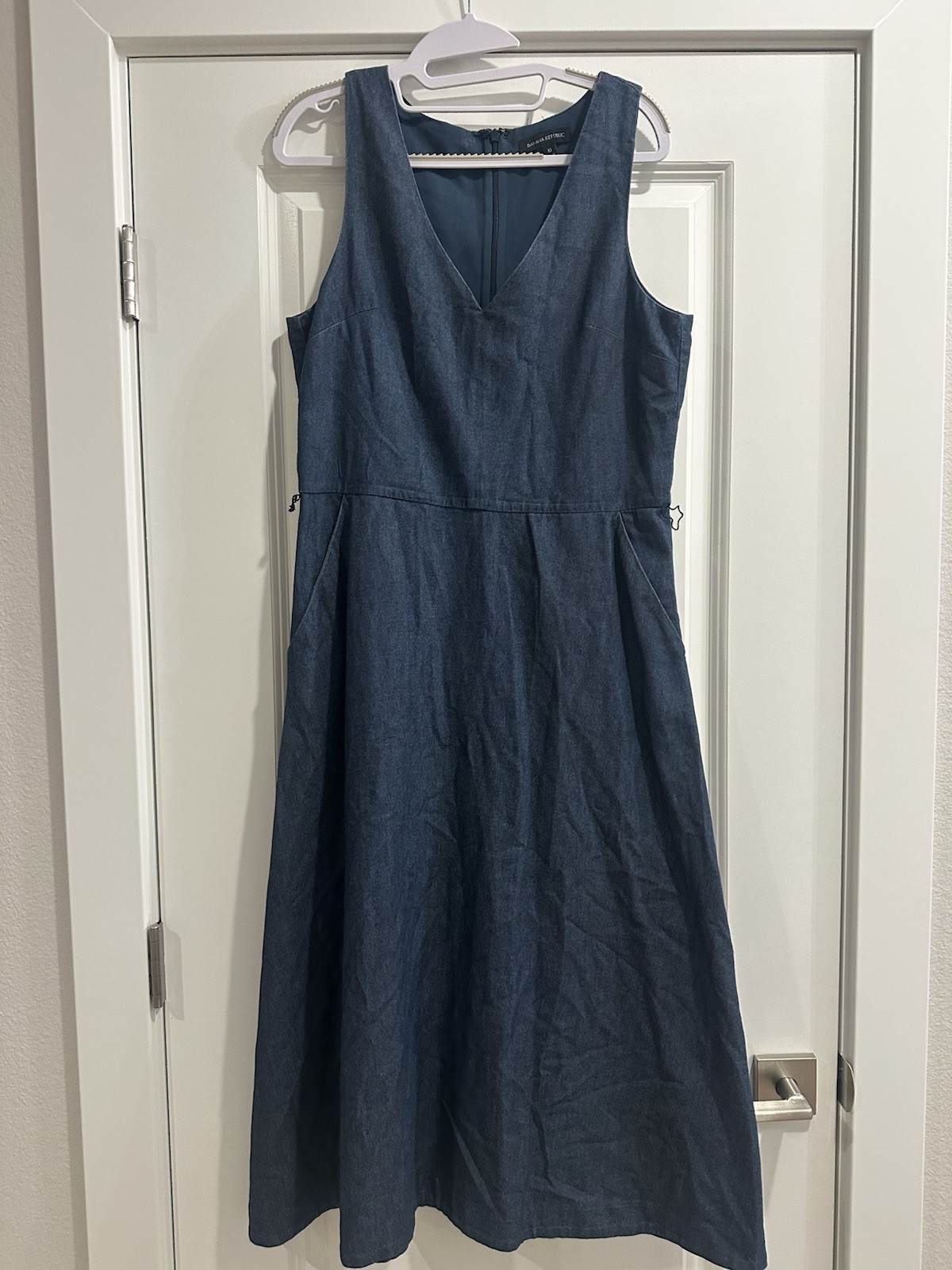 Banana Republic, Women's Blue Denim Sleeveless Midi V-Neck Dress Size 10