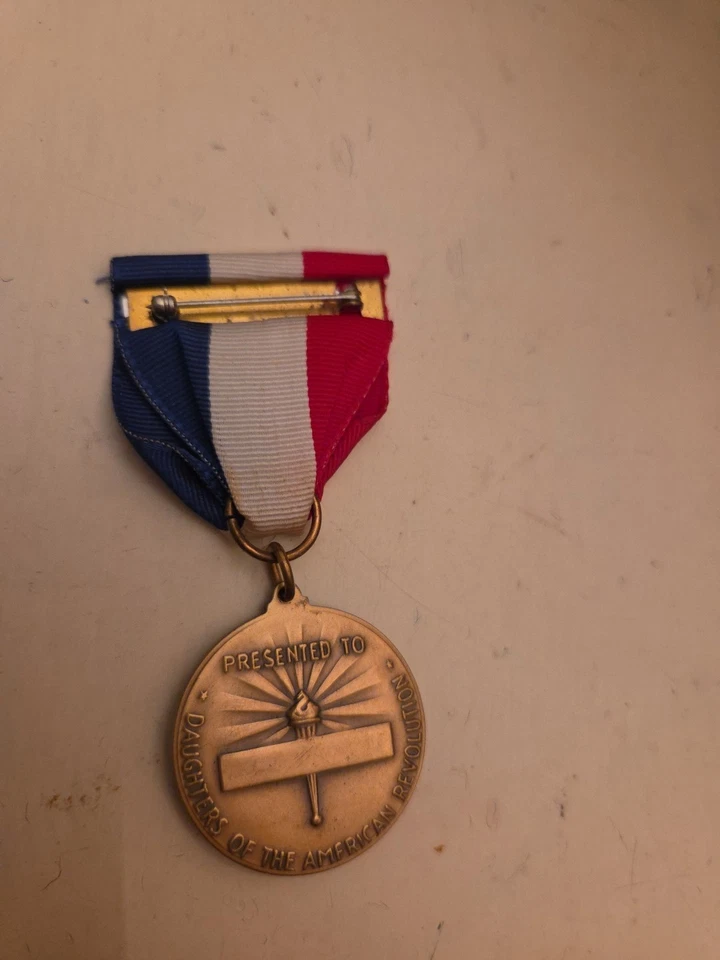Good Citizenship Award medal.  Daughters of The American Revolution. Engravable - Image 2 of 4