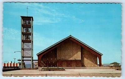 Sept-Iles - L'eglise St Joseph - Quebec CANADA Postcard