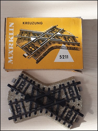 Märklin 5211 HO Scale Crossing Boxed Western Germany Orange Box Track