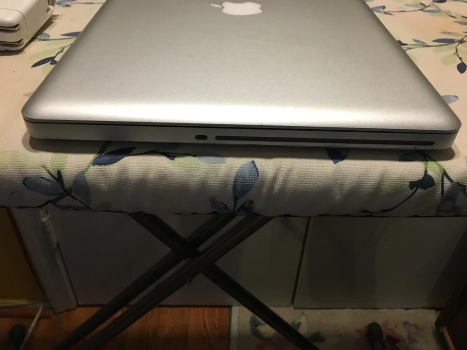 Apple MacBook Pro 15" 2.3GHz i7 8GB RAM 1 TB HDD A1286 Foto 3 de 4