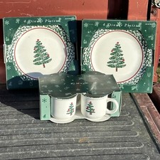 Furio Christmas tree Themed Dinner Plates And Mugs. New In Box. Made In Italy