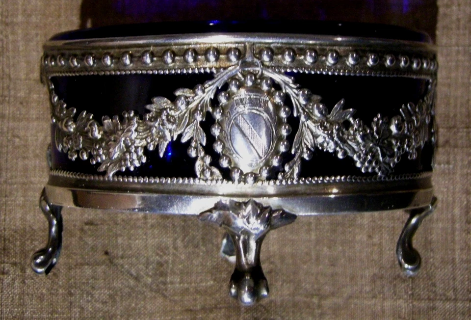 Salero neoclásico de plata Luis XVI .958 siglo XVI (París, Jacques Favre 1794) Foto 3 de 4