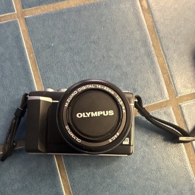 Olympus PEN E-PL1 Mirrorless 12MP w/ 14-42mm f/3.5 Lens, Flash, Black/Silver