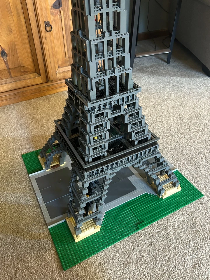 Lego Creator Expert #10181 Eiffel Tower Retired NEAR COMPLETE (missing 8 pieces) - Image 2 of 4