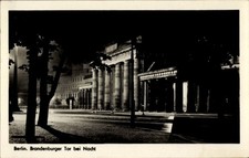 Ak Berlin Mitte, Brandenburger Tor bei Nacht - 4802436