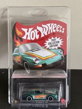 Hot Wheels 2021 Collectors Edition Porsche ‘71 911 Green PROTECTOR