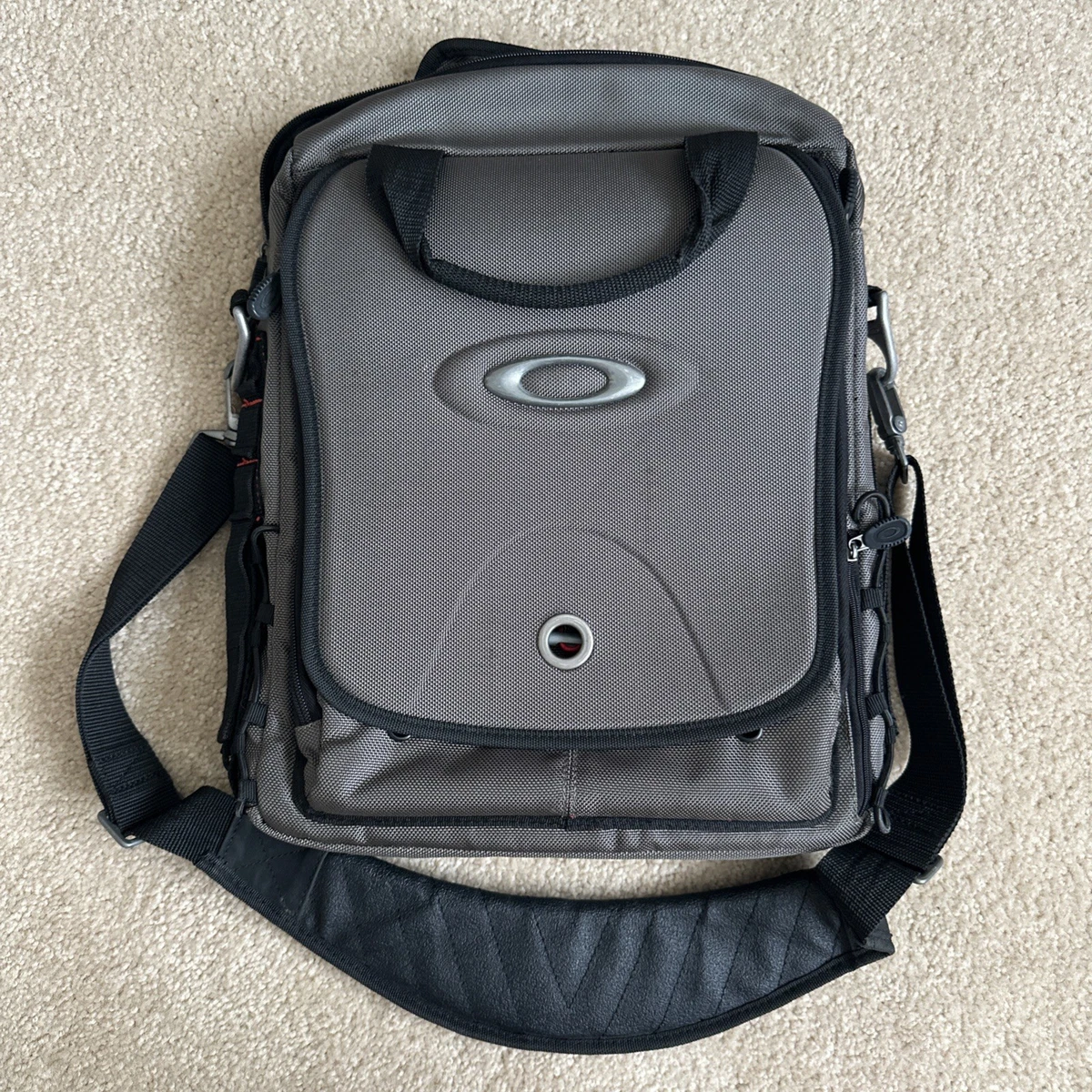 Preços baixos em Bolsa de laptop Oakley Masculino | eBay