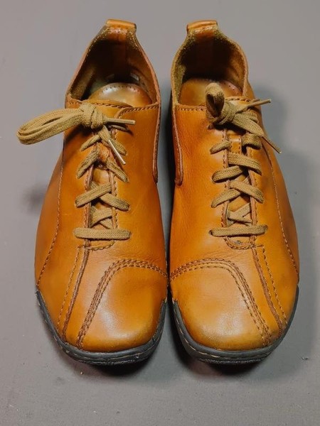Men Clarks Heels Mustard Leather 42
