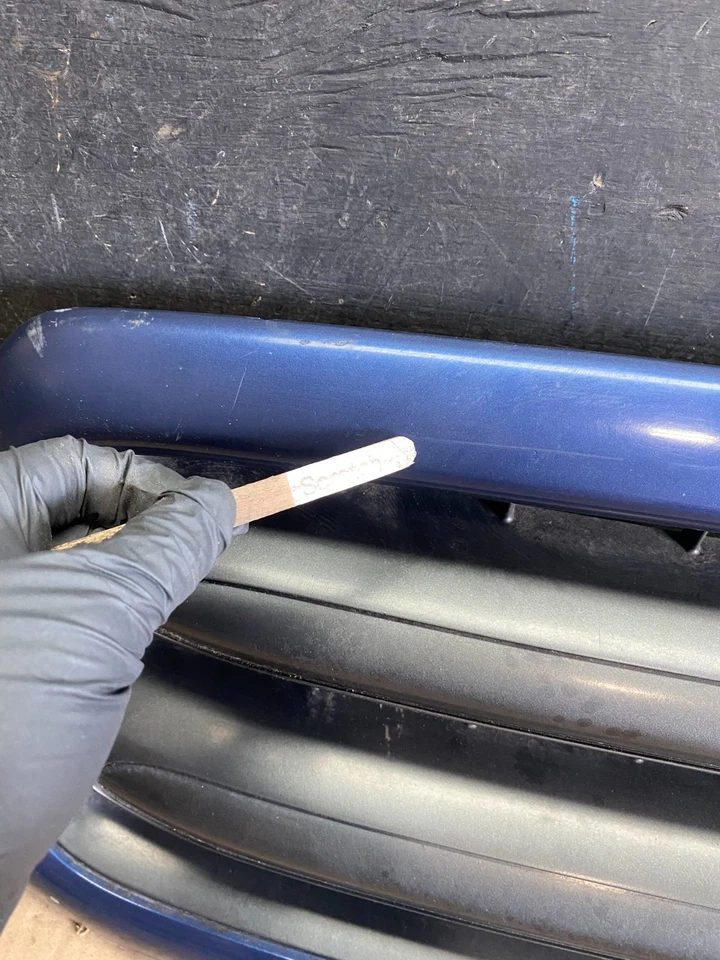 Parrilla superior delantera Toyota Sequoia 2001 a 2004 con emblema OEM P3777 DG Foto 4 de 4