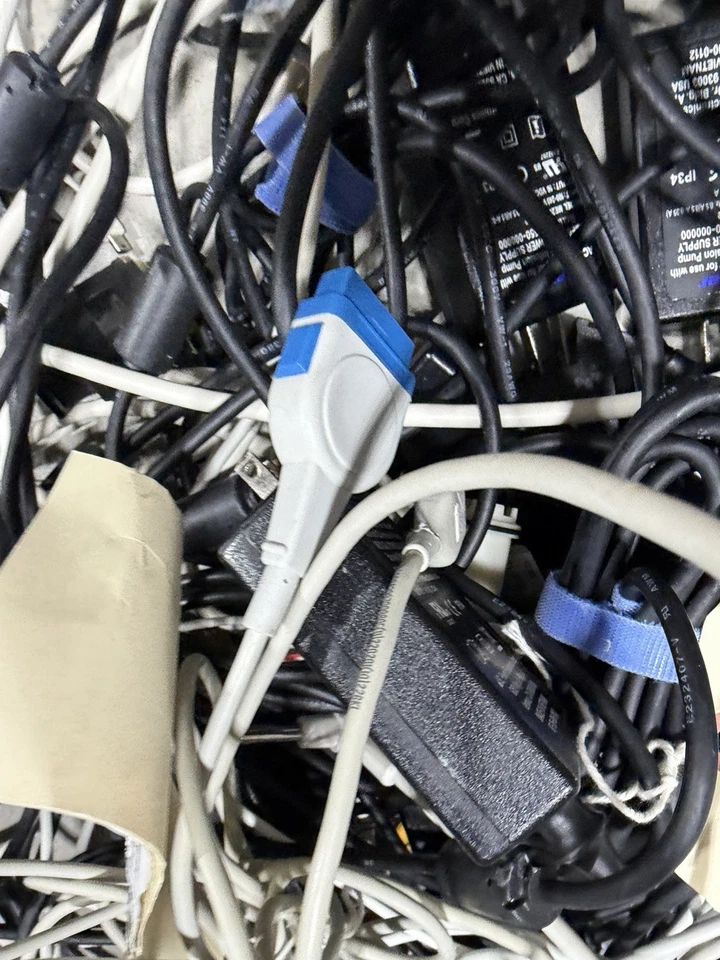 Lote de 35 libras de cables de monitor de hospital Masimo, Ge, Hill Rom ECG llamada campana Foto 2 de 4