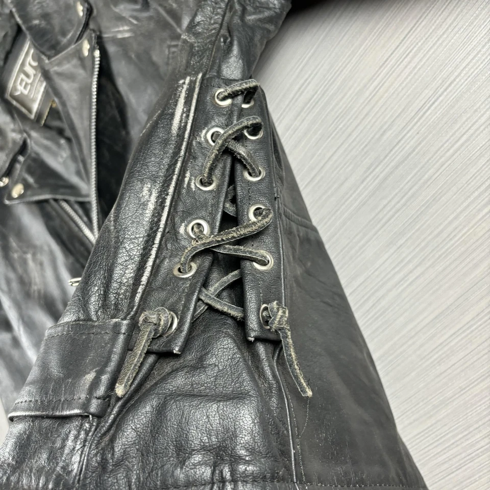 Jaqueta Euro Mond Top Masculina 44 Couro Preto Motociclista Cinto Lateral Renda - Imagem 3 de 4