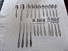 Oneida Vista Stainless Flatware Spoons Knives Forks 22 Pc Lot Glossy