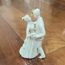 Lenox Porcelain Bride and Groom Wedding Cake Topper Figurine White Wedding