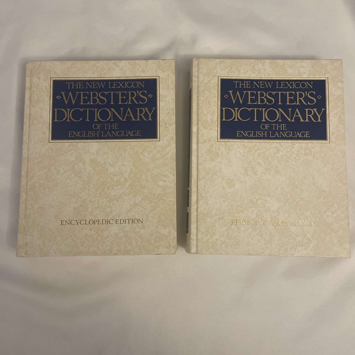 WEBSTER’S ESSENTIAL ENGLISH DICTIONARY Merriam-Webster's Essential Learner's English Dictionary - For ESL
