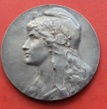 MEDAILLE ANCIENNE en BRONZE ARGENTE  REPRESANTANT  MARIANNE PAR BECKER
