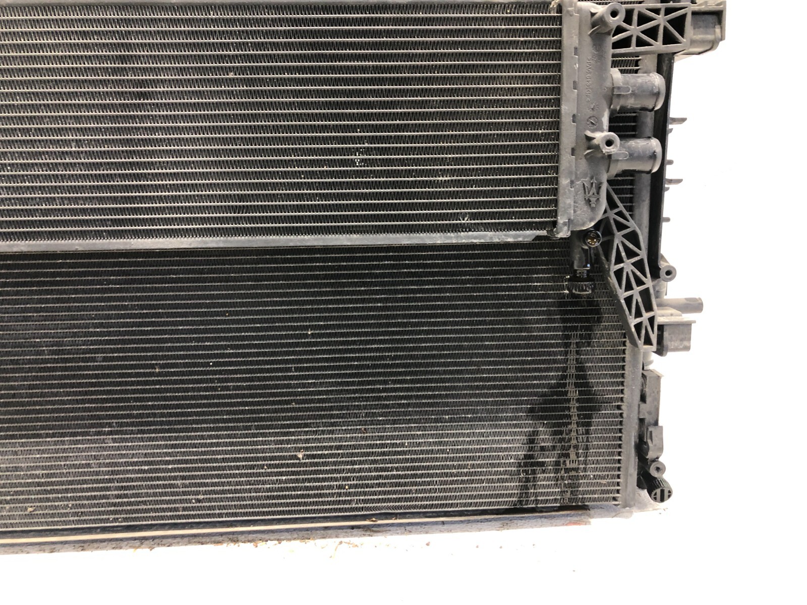2017-2020 MASERATI LEVANTE 3.0L RADIATOR CONDENSER COOLING FAN ASSEMBLY OEM.