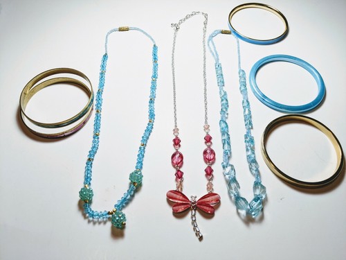 VINTAGE Blue Pink Inlay Bangle, Pink Dragonfly, Blue Necklaces - 1 pyramid bead - Afbeelding 1 van 10