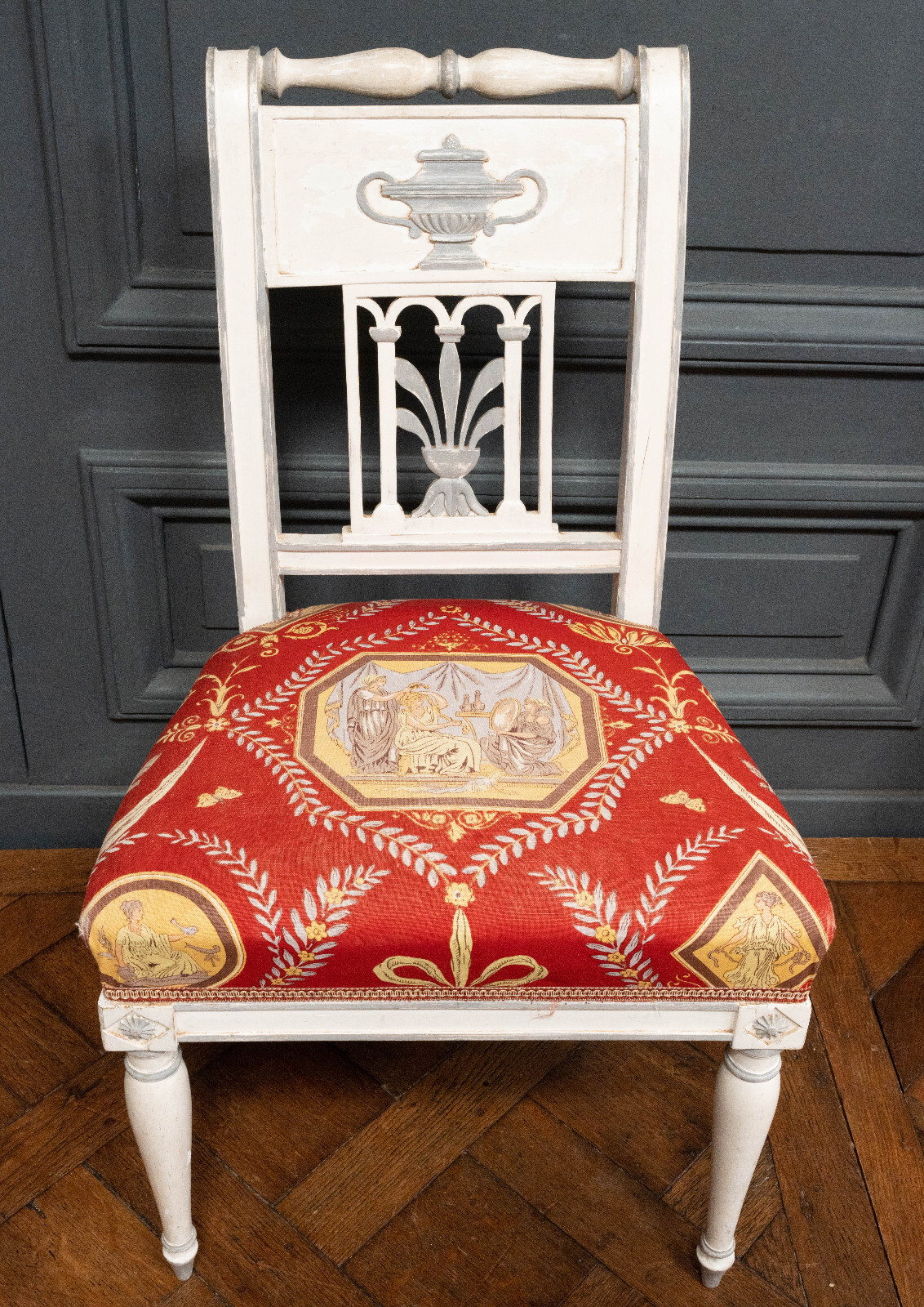 Paire de chaises Directoire début XIXe rechampis gris pieds Jacob L4061