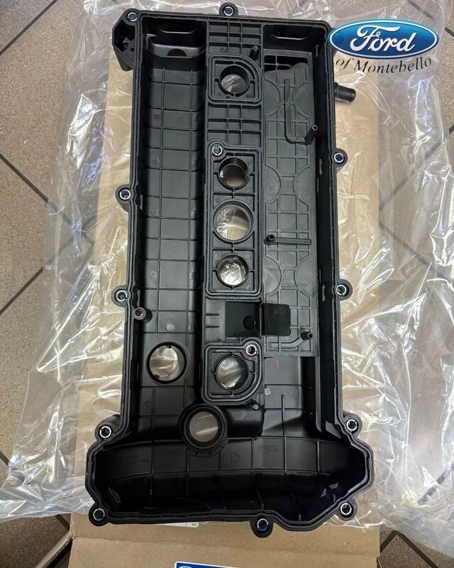 Cubierta de válvula original Ford CV6Z-6582-E Foto 3 de 4