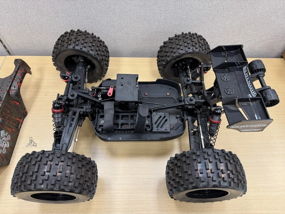 Cor00165 Roller 1/8 Dementor XP 4WD SWheelbase Monster Truck - Image 3 of 4