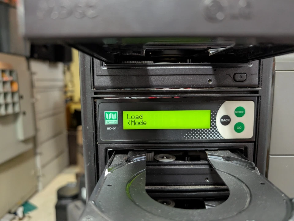 Wytron BD-01  1 to 5 DVD CD Dual Layer Disc Copy Standalone Duplicator - Image 2 of 4