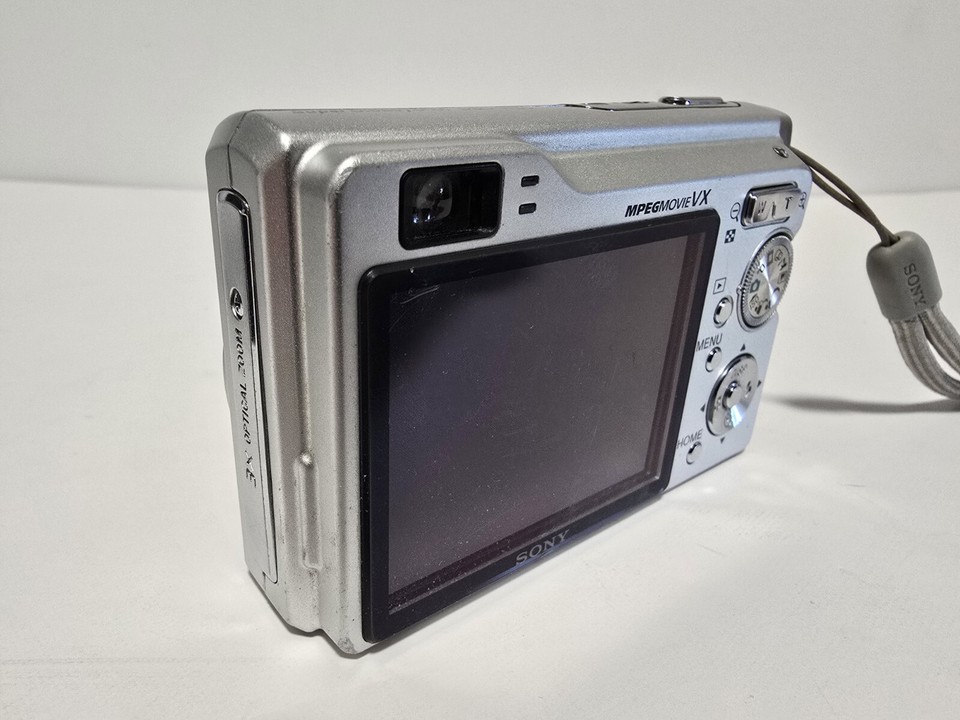 Sony Cybershot DSCW80 7.2MP Digital Camera Silver Working 16 GB SD