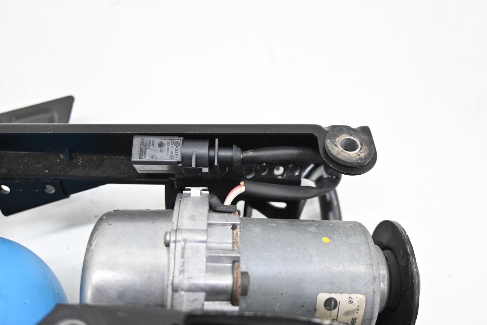 ⭐ 03-12 Bentley Continental Power Brake Booster Vacuum Pump Reservoir Oem