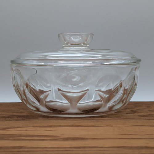 Pyrex Ovenware Vintage Round Casserole Dish Teardrop with Lid 7.75 in - Picture 5 of 5