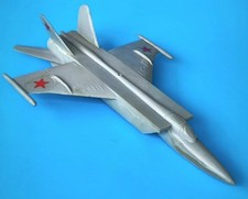 MiG-25 soviétique (erreur d'étiquetage MiG-23) 1:150 Chine modèle de reconnaissance guerre froide
