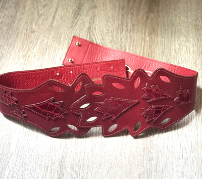 Vintage OSCAR DE LA RENTA Deep Red Genuine  USA Leather.   Medium