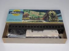 Athearn HO Scale 1:87 #1851 Santa Fe ATSF Coach Standard Passenger Car Kit #3374