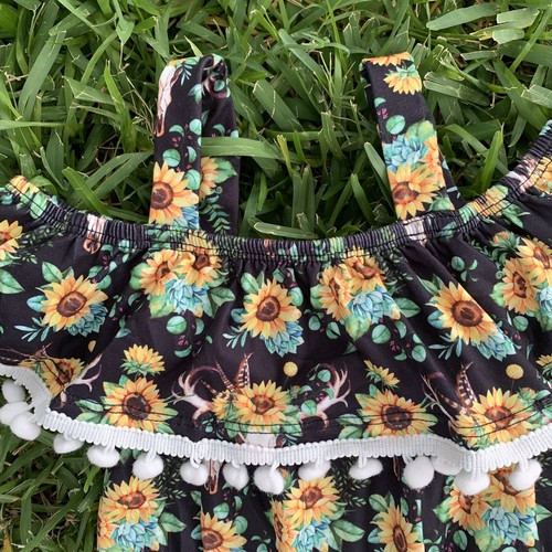 Boutique Custom Cowhead and Sunflower Jumpsuit 7/8 Years (NEW) - Picture 4 of 5