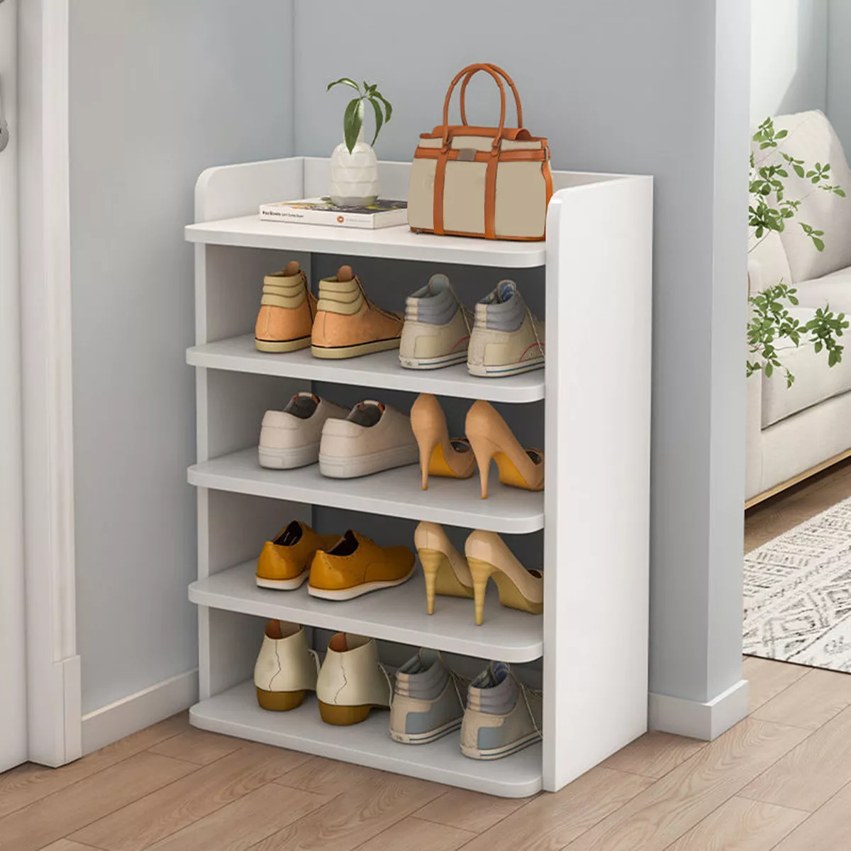 Heated clearance shoe rack