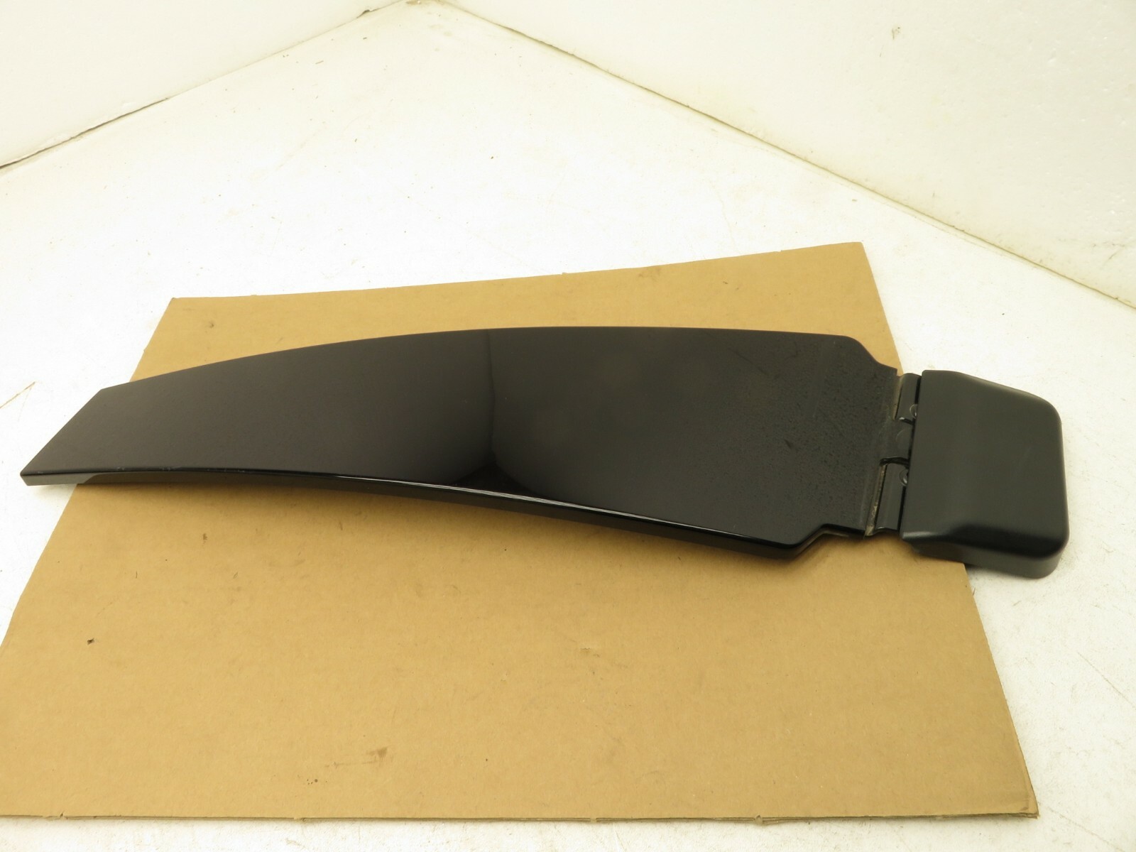 2014-2017 MASERATI GHIBLI CENTER PASSENGER SIDE DOOR B PILLAR TRIM COVER OEM