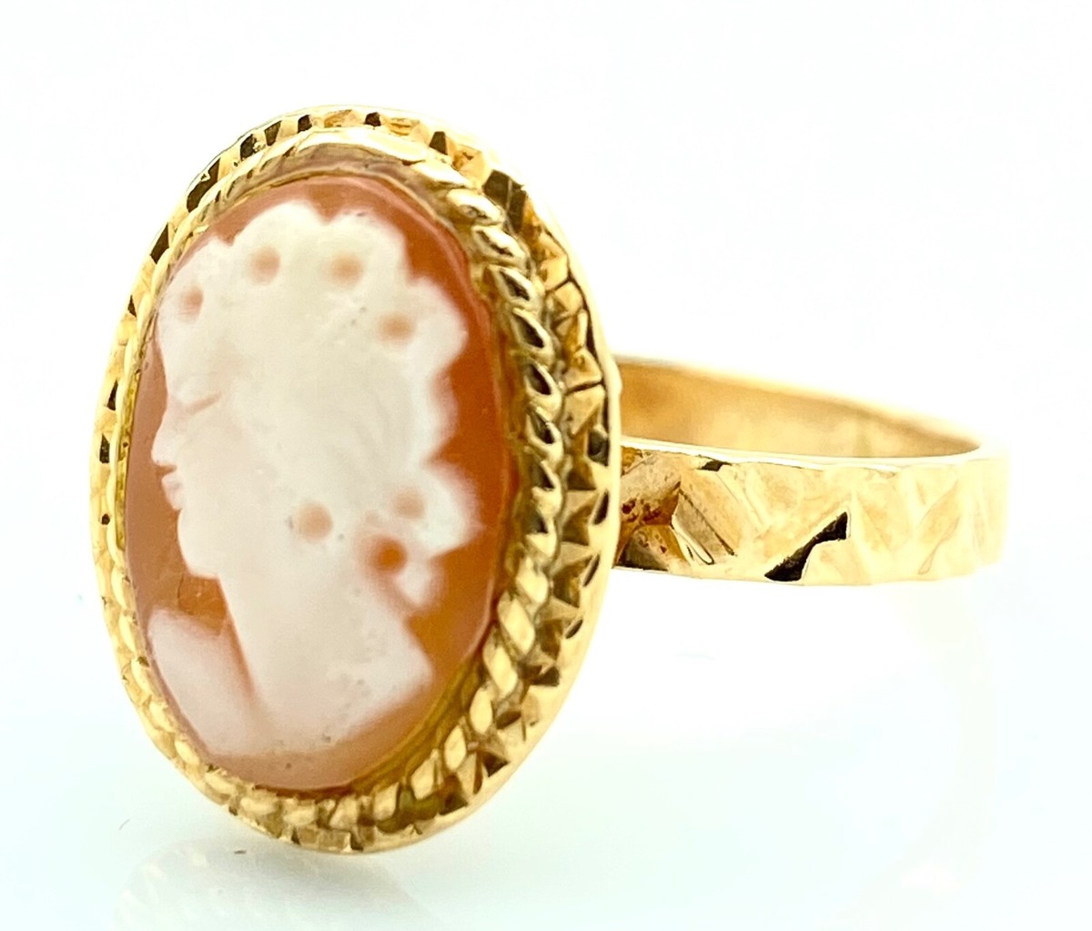 Bague Or 18 Carats Camée Coquille Occasion – Taille 53, Or Jaune, Pièce Unique Vintage