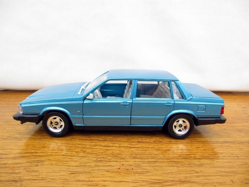 Tonka Polistil 2251 Volvo 740 GLE - Metallic Blue - Boxed 1:25 - Picture 4 of 16