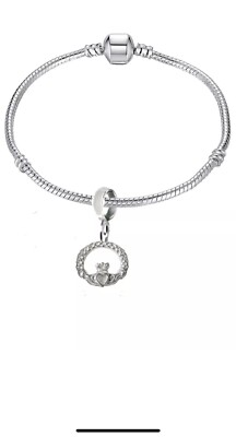 Claddagh FT12 2,3cmX2cm an einem silber rhodinierten Schlangenarmband 