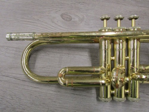Bach TR300 Trumpet, USA, w/ Case & Bach 7C Mouthpiece, Good Condition - Picture 3 of 5