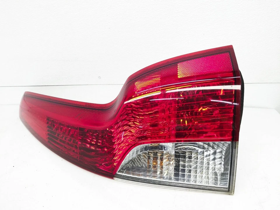 Luz trasera freno derecho pasajero Volvo V50 2008-2011 30744542 Foto 3 de 4