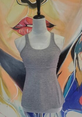 Lululemon Athletica Women's 8 Scoop Neck Built In Bra Tank TopTee Gray