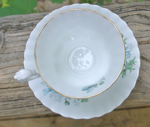 Vintage Royal Albert "MARGUERITE" Teacup and Saucer - Picture 5 of 7