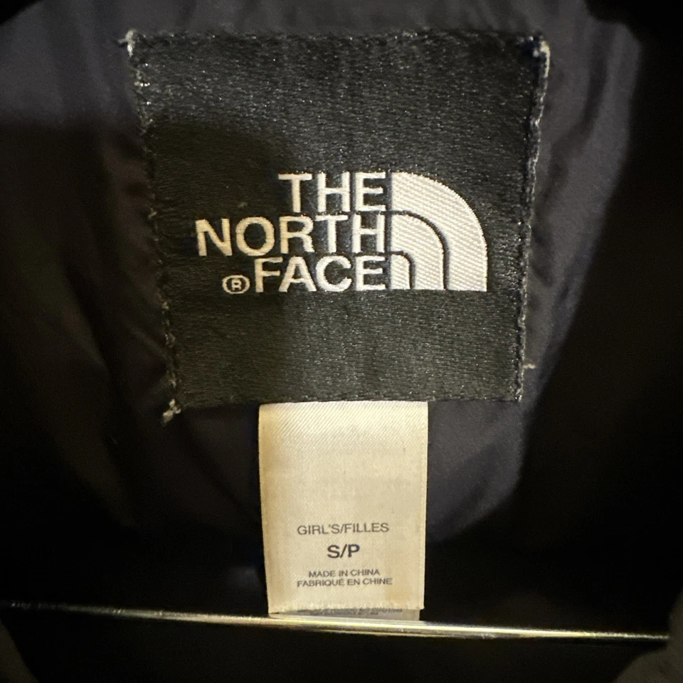 Girl”s North Face Puffer Vest Small Black Vintage/old school good one! EEUC - Image 4 of 4