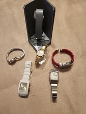 Ladies Watch Lot of 5 Seiko, Timex, Whittnauer, Isaac Mizrahi, Geneva