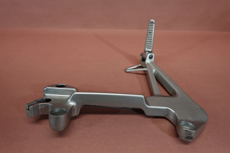 Clavija trasera izquierda pasajero Honda Interceptor 800 VFR800 1998-2001 Foto 4 de 4